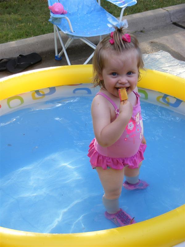 DaveOsBDayParty (127).JPG -   "Popsicle, popsicle, oh poppy popsicle..."